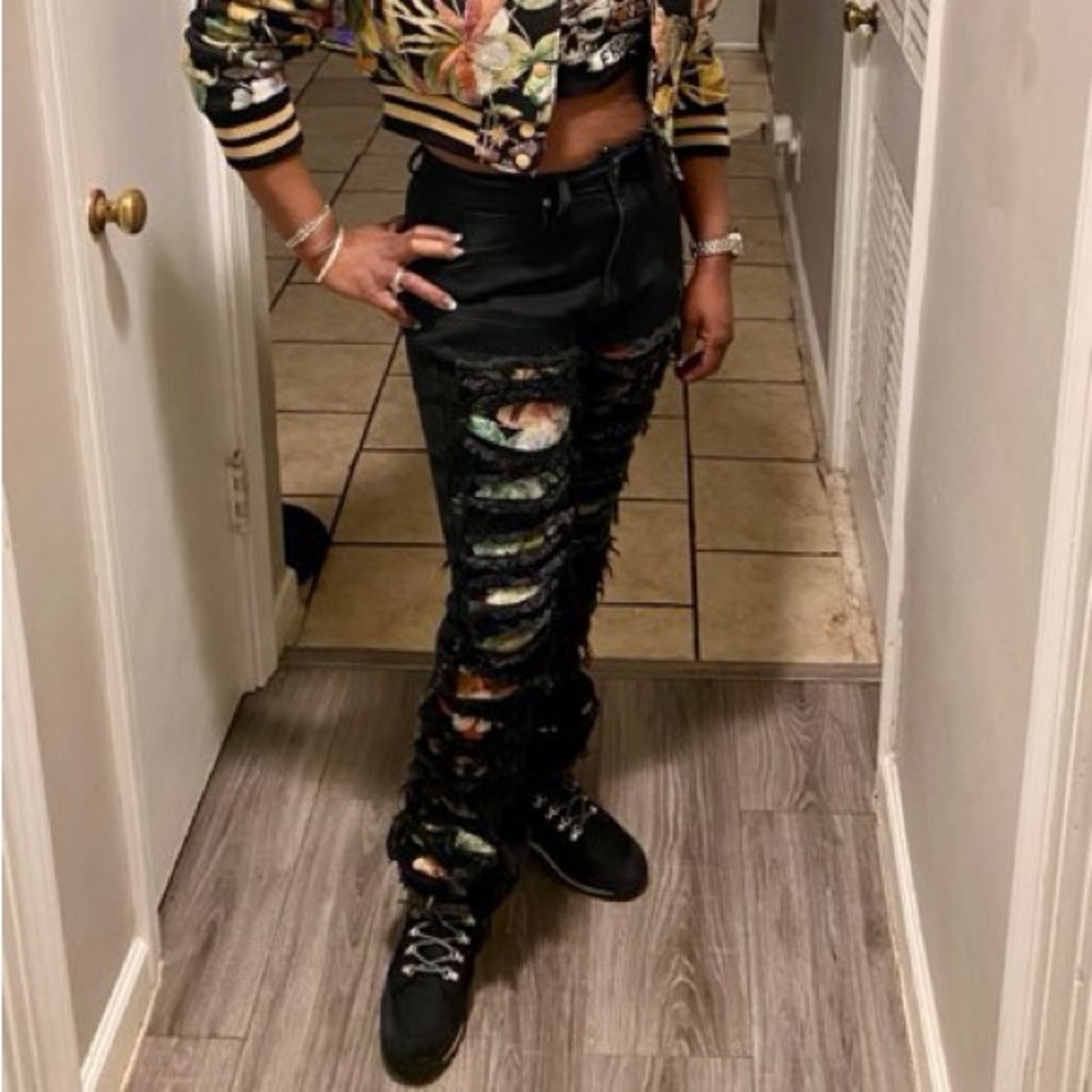 Stylish Black Distressed Women's Straight Leg Jeans